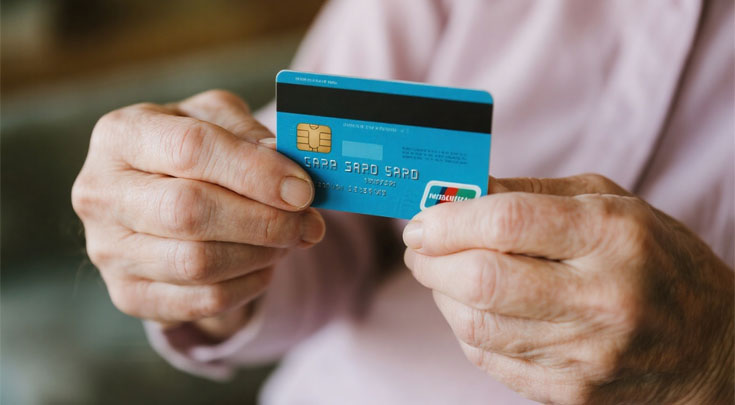 多年“好姐妹”骗光患病老人200余万元治病钱，判了！